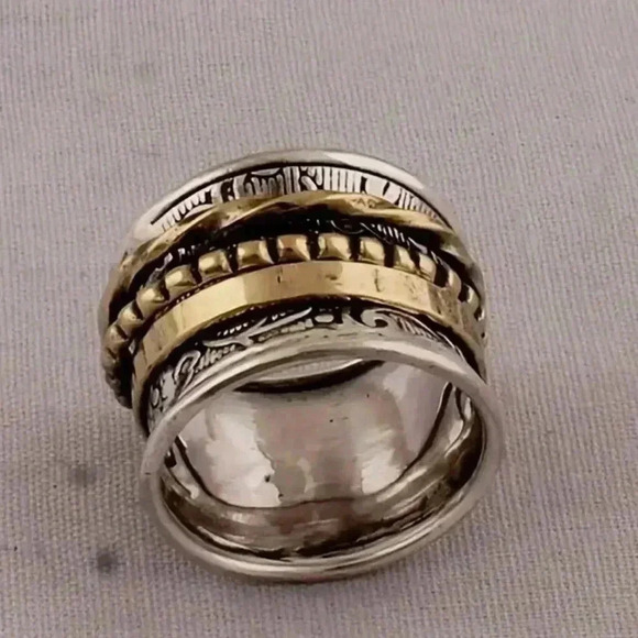 Vintage European Wide Band Women's Ring - Picture 2 of 4